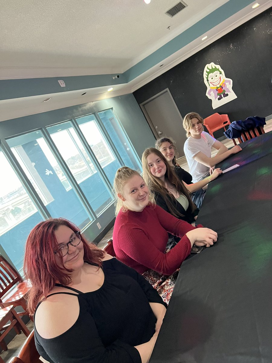 Simonds_HS's tweet photo. #GradClass2024 Night out was a huge success! Thank you to the chaperones who made it possible and the students for bringing the best attitudes and smiles. #HighSchool #Seabee https://t.co/YoPXaajjgh