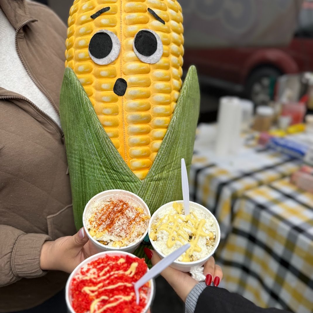 Why shouldn't you tell secrets in the garden?...Because the potatoes have eyes👀& the corn have ears!🗣 Check out vendor El Papa Corn for the ultimate comfort food this Sat. at our Farmers' Market! Elote & baked potatoes with an assortment of cheese, butter + spicy toppings🌽🧀🥔