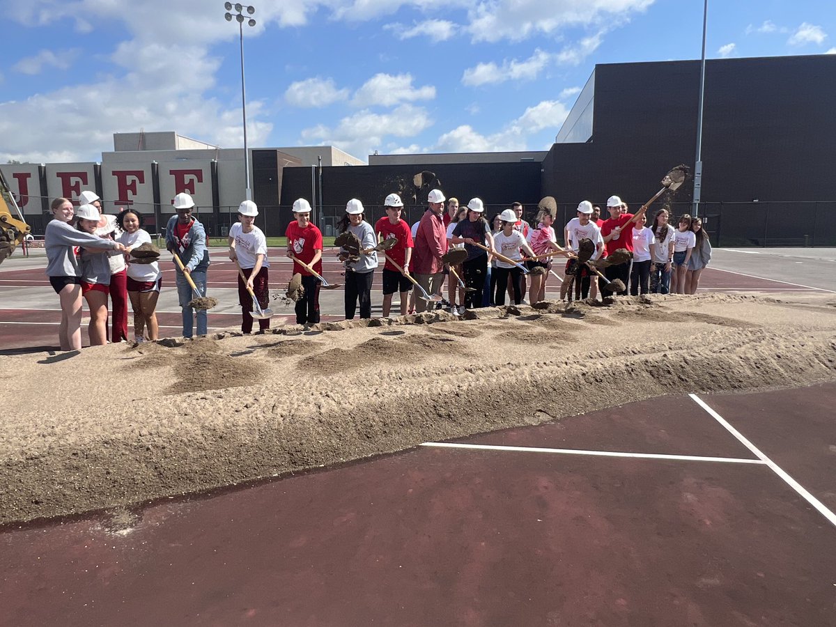Groundbreaking for our community’s new state of the art natatorium. Thanks to all. Forever grateful. #EconomicGrowth @USASwimming @swimPACE @GCCSchools @JeffHS_AD @FanningHowey @kyhighs @newstribscores