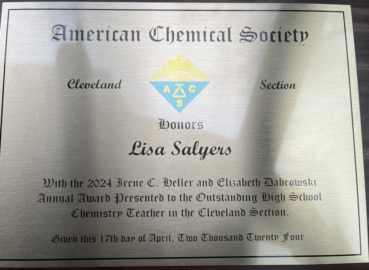 Thank you @clevelandacs for this very special award! I’m very lucky to have had many fabulous students and colleagues to work with @Chagrin_Schools for 30 years @cf_rassi #ieducateohio 👩🏻‍🔬