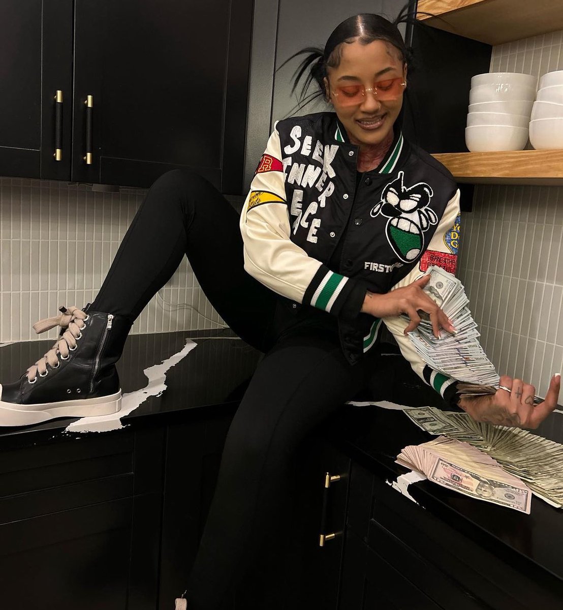 THAT TALL BIH 🌹 (@presidentrosee) on Twitter photo 