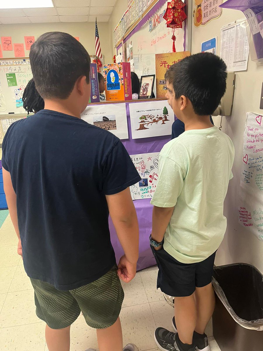 Chen Laoshi’s classroom @Jinjing_Chen19 @MarvinESNC @UCPSNC is literacy rich and globally integrated! Her 3rd graders are paying attention, reading Mandarin text on SDG#15 Life on Land and discussing in groups the actions they will take. 👍👍👍@ParticipateLrng #UnitingOurWorld