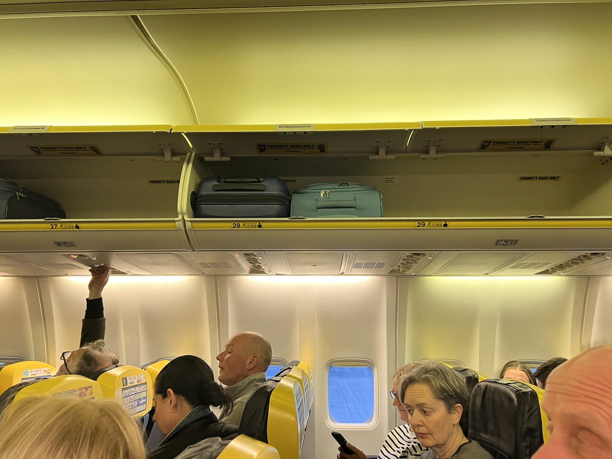 joepbreen's tweet photo. @Ryanair said there was not enough room on the flight for carry on luggage. I had to pay £20 for the bag and an additional £10 because they predicted there would not be room in the overhead lockers and I needed to check my bag into the hold. The cabin doors are closed https://t.co/uFnmF2Fr5Q