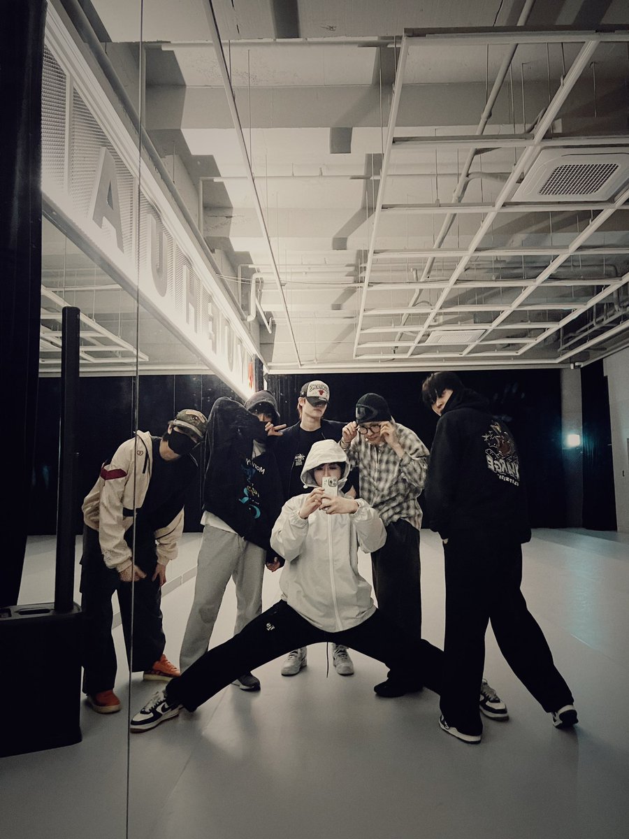 TPST_twt's tweet photo. [#한빈] 모이자 모호이이자 ✨💪 https://t.co/VvOTOfS7lI