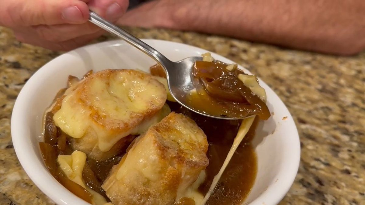 Wednesday Premier: Slow and luscious French Onion Soup. Oooh La La buff.ly/3P2xtta #FrenchOnionSoup #travel #food #wine #mixology #golf #UndercoverJetsetter #JohnDaly #SusanAnzalone #TravelLikeALocal #shotOniPhone #offbeatenpath #stayathome #Recipes