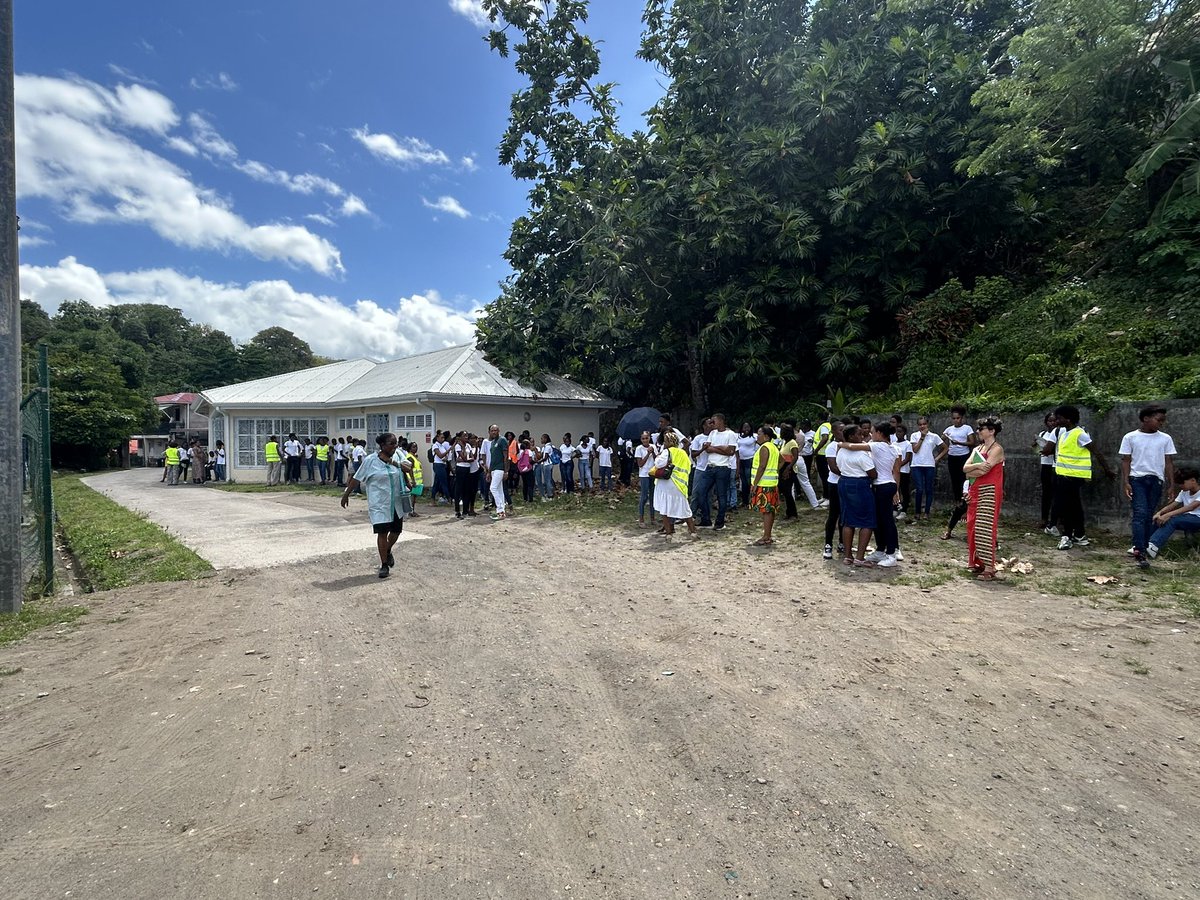 Collège Louis Delgrès tweet media