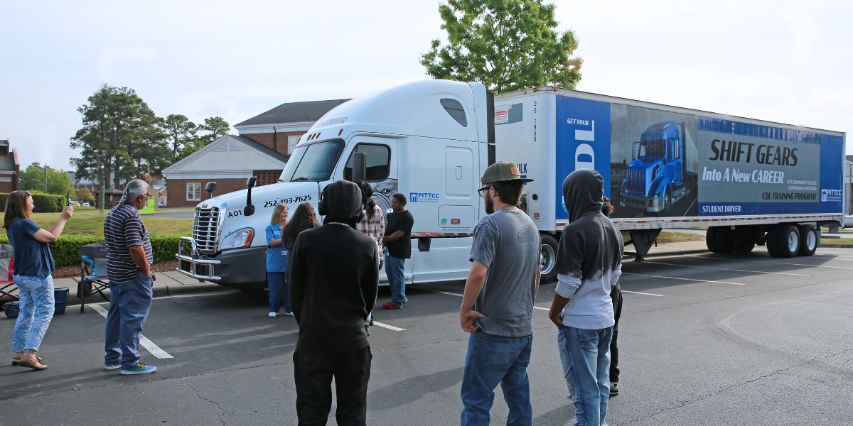 Be Pro Be Proud NC made its presence known on PCC campus to show local high school students innovative learning techniques in their mobile simulation! PCC Industrial Systems, EMS, and CDL programs also showed their mobile labs and trucks to students! 🏗️ #pittcc