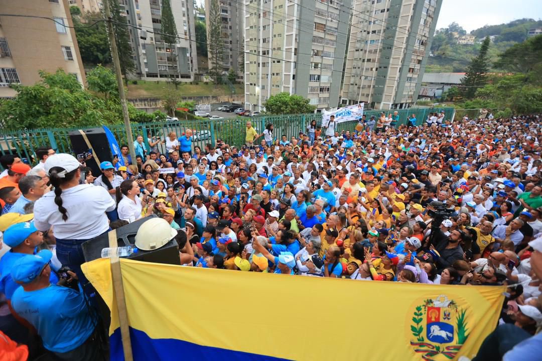 MariaCorinaYA's tweet photo. Mi querido San Antonio de Los Altos, gracias!! 
Una vez más, ustedes demuestran la organización que hay en esta comunidad. A toda la gente de Carrizal y Guaicaipuro que se acercó a acompañarnos y desbordar las calles de La Morita, mi cariño y mi confianza. 

Tenemos 102 días desafiantes por delante, juntos y organizados lo vamos a lograr.

#Miranda