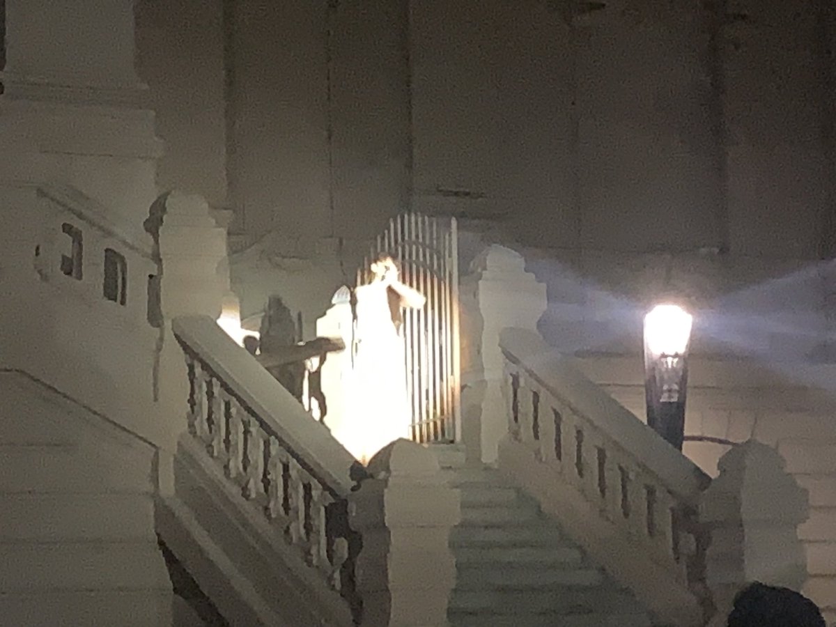 fjgaratev's tweet photo. Con la presencia del Presifente Gabriel Boric. En la inauguración del MiCSUR. Evento que reunirá entre el 18 al 20 de abril las industrias creativas culturales. Este se desarrollará  en el Museo de Arte Contemporáneo y el Museo de Bellas Artes. #micsur https://t.co/msx3l18RBF