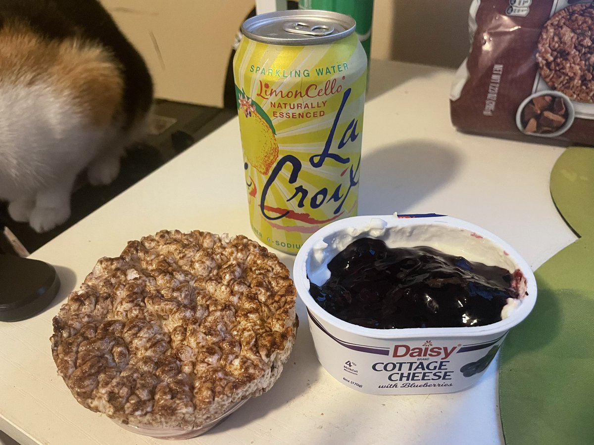 3ggrolI's tweet photo. Dinner !! 220 cal, everything is so calorie dense :< cant eat nothin fr https://t.co/iEXNdmUE4k