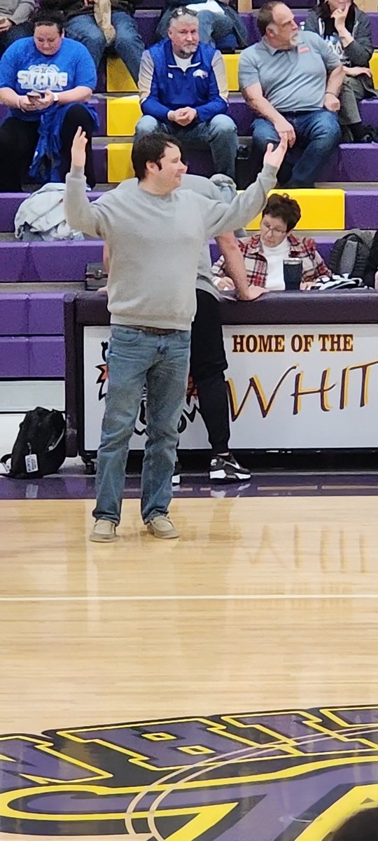 tuffymorrison's tweet photo. 20 pt lead, questioning every call. NBA competitive minus the suit. lol
@RyanDeal_605 @_justicemo https://t.co/uXJC8PNlNN