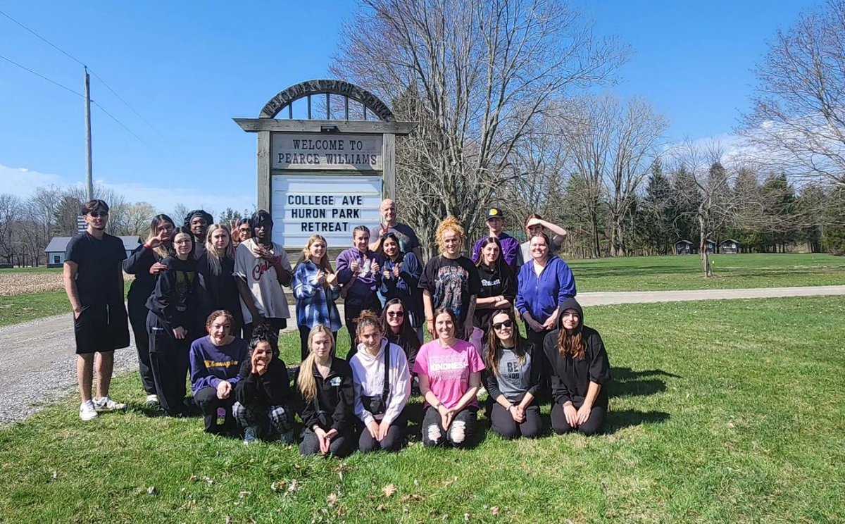 vthomps2's tweet photo. HPSS &amp; @CollegeavenueSS combined for a Leadership Retreat last weekend, where we focused on reflection, problem solving and had a Guest speaker lead a workshop for Students. 

Student Voice makes me think this will be an annual event!
@TVDSB #community #leadership https://t.co/vL1DzdHA3i
