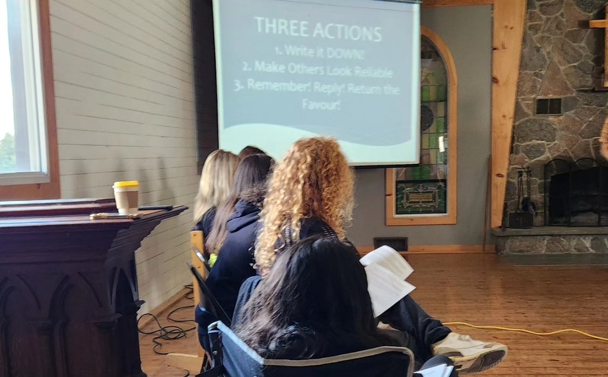 vthomps2's tweet photo. HPSS &amp; @CollegeavenueSS combined for a Leadership Retreat last weekend, where we focused on reflection, problem solving and had a Guest speaker lead a workshop for Students. 

Student Voice makes me think this will be an annual event!
@TVDSB #community #leadership https://t.co/vL1DzdHA3i