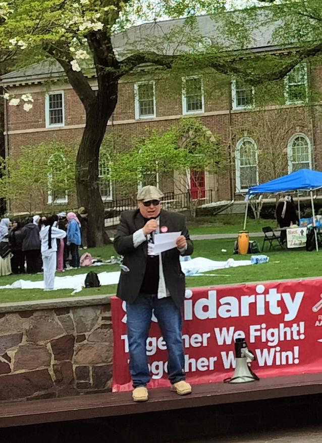 Rally today at #Rutgers to defend higher ed and fight the decimation of the Writing Program - RU mgmt boosts football coach salary from $4 mil to $6.25 mil/yr and fires 29 of 31 adjuncts in the Writing Program, one of whom has taught here for 45 years!