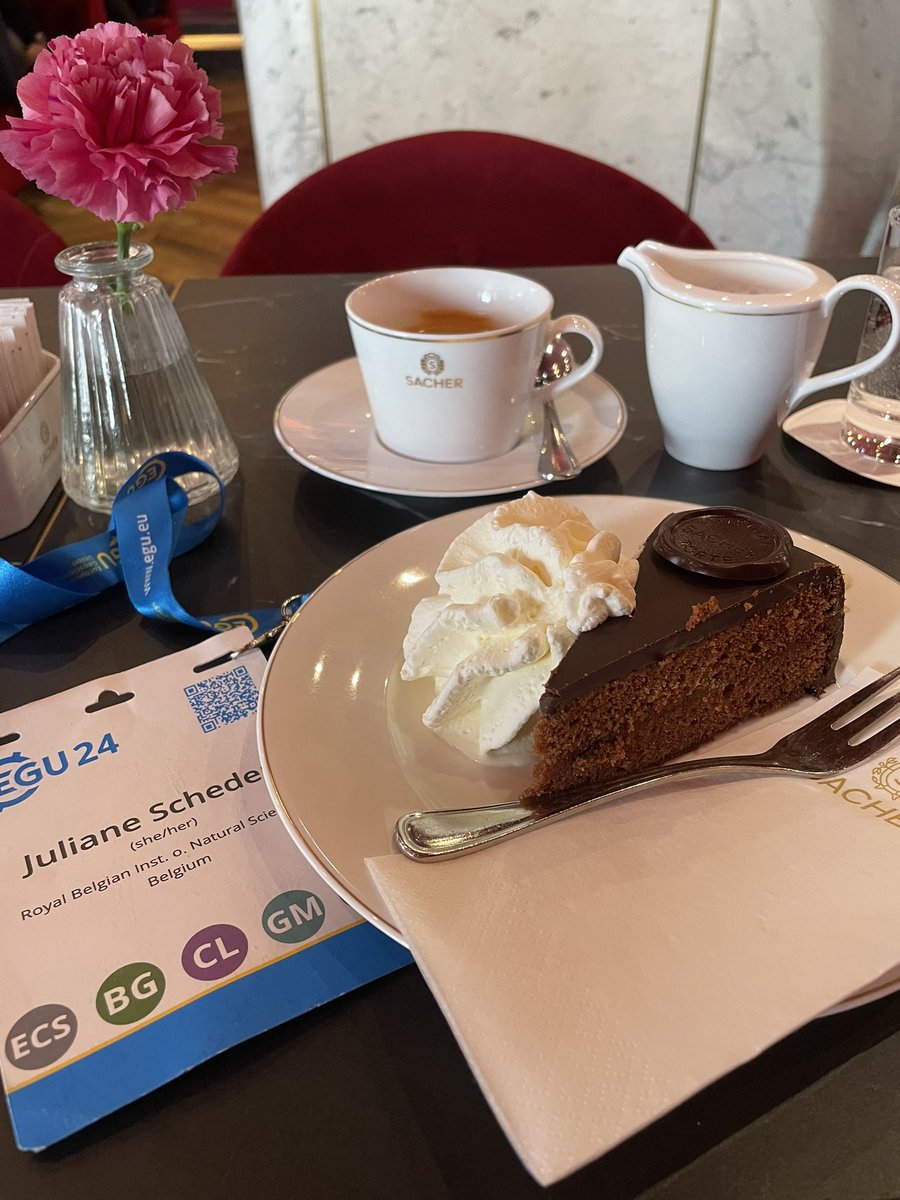One typical Vienna experience besides #EGU24 that just had to be crossed off the list… 🤩
#Sachertorte
