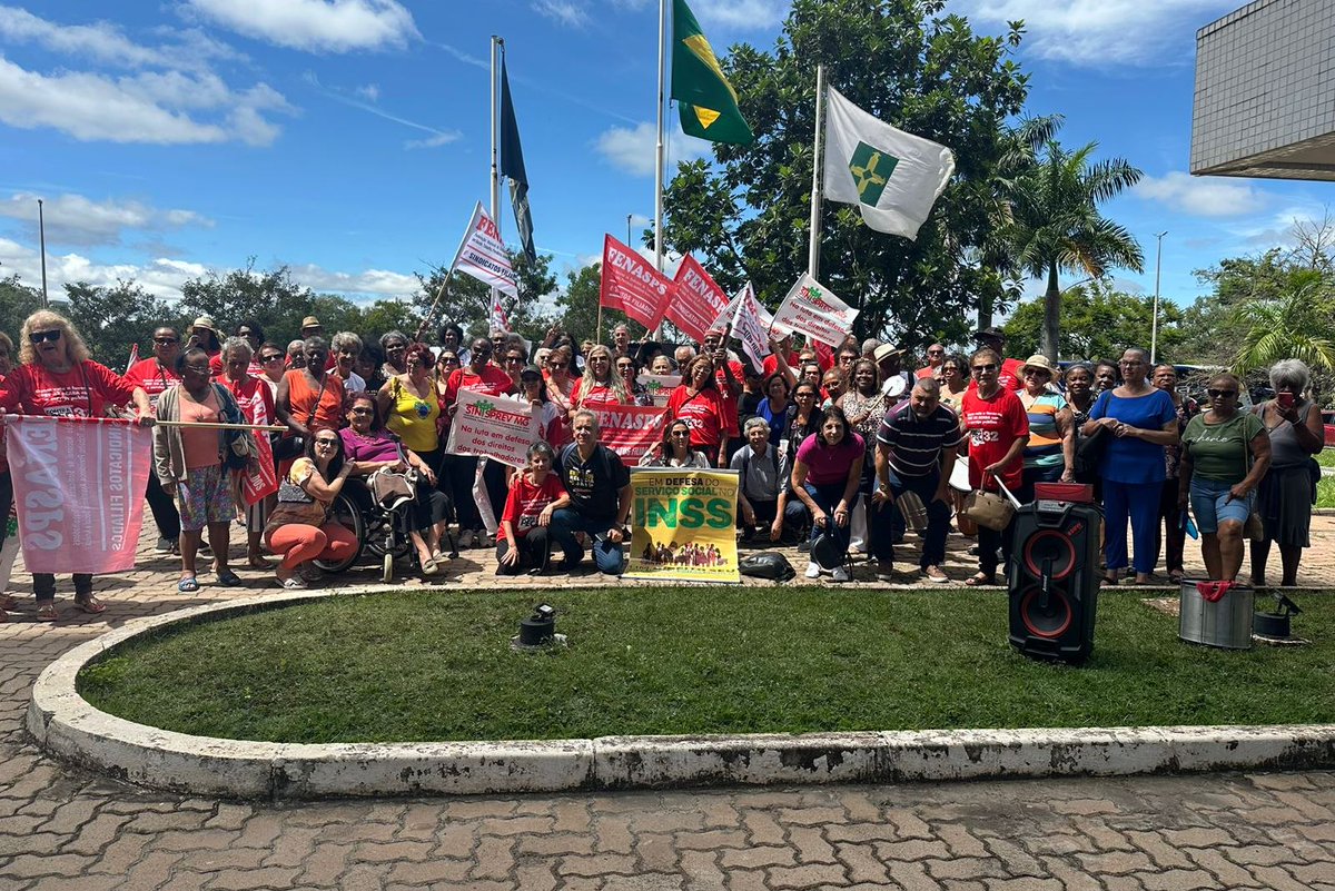 sindprevs's tweet photo. Fenasps protesta contra exclusão de aposentadas/os da negociação com o governo. Veja mais aqui: https://t.co/6pjiU2o9yn
Foto: @fenasps https://t.co/Zrq8W8TLAM