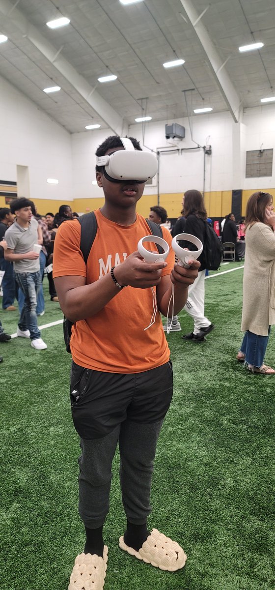 We had fun at the Jonesboro High School College & Career Fair assisting students, showing them our new virtual headsets, and informing them of the services we offer!