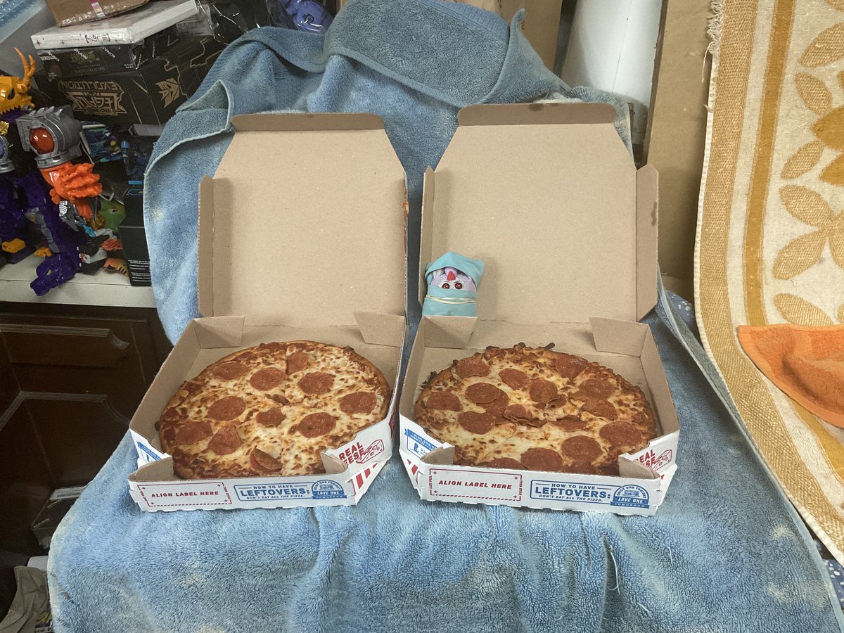 @JesseWittenrich
Puggle IDW Galvy: I Say That #Toxitron/#トキシトロン From #Transformers/#TransformersUniverse/#トランスフォーマーユニバース Would Enjoy My Owner's 2 #DominosPizza #GlutenFree #PepperoniPizzas On The Weds.04/17/2024 Day! #GalvyTFs #GalvyTFsPizza #Pizza #Pizzas🍕🏴