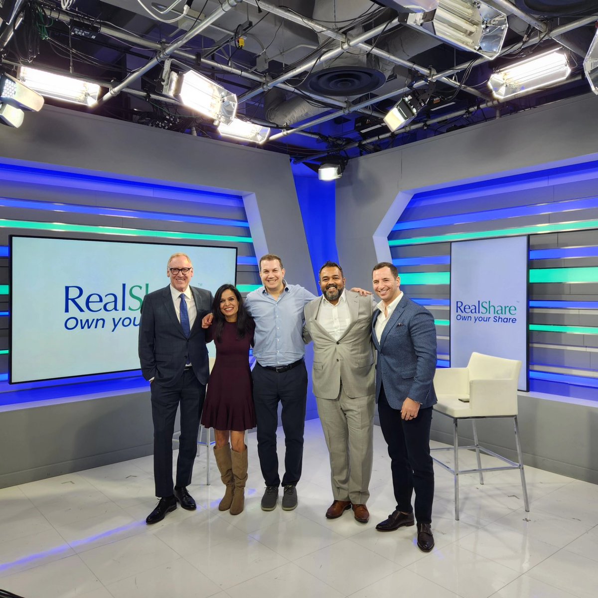 GlenBaxterTO's tweet photo. Happily hosting the latest episode of Own Your Share with @RealShareInc on @BNN with special guest Corey Shepherd Pres. of @FreedCorp which operates the Freed Income Fund.

@BNNBloomberg 
#businessnews
#realestate
#investment https://t.co/p8KAhSOs54