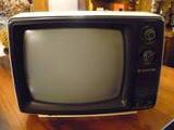 heroedecuentos's tweet photo. 'Monitores extrafinos' como este nos servían para disfrutar horas y horas de nuestro #zxspectrum cuando el #computone nos lo permitía 😂 ¡Qué tiempos aquellos! ¿Recuerdas qué tele usabas?
#clasico #juegosretro #otraepoca #recuerdos #vintage https://t.co/395jgCZIWc