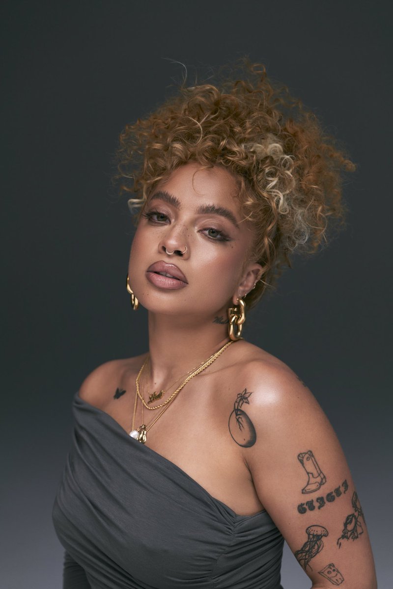 SeductiveEyez22's tweet photo. My Bae @KianaLede was in my dream last night and I actually met u person which is one of my wishes(smile)I listen 🎧 to u all day Your absolutely beautiful, hands down has the most amazing angelic voice to me..I really do adore  u because your so real and not afraid of being u! https://t.co/CCW6vTL6uP