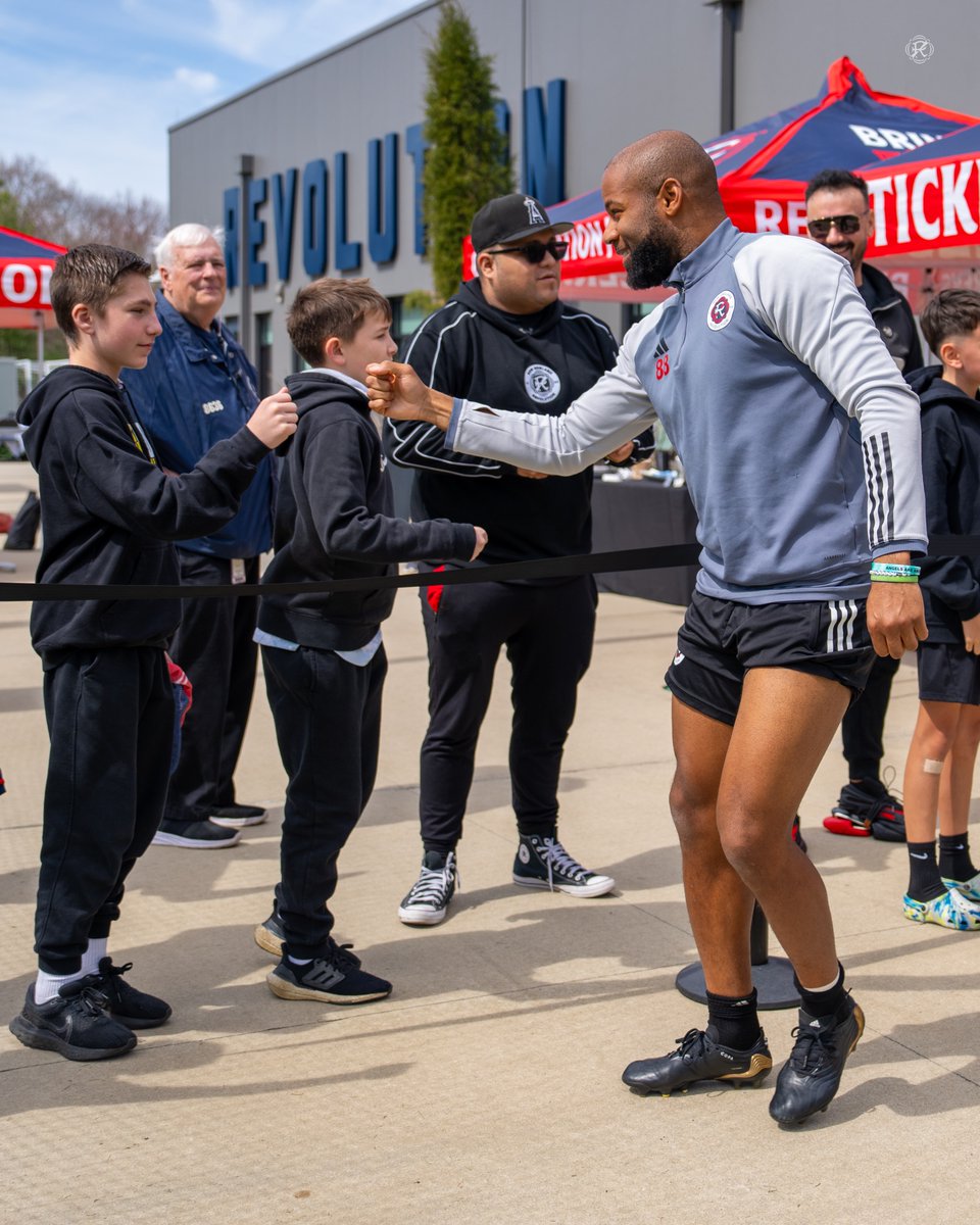 This morning, we welcomed Premium Season Members to watch training at the Revolution Training Center. 💙❤️

Interested in #NERevs Premium Season Memberships?

More info ➡️ nerevs.us/4d2ofY3