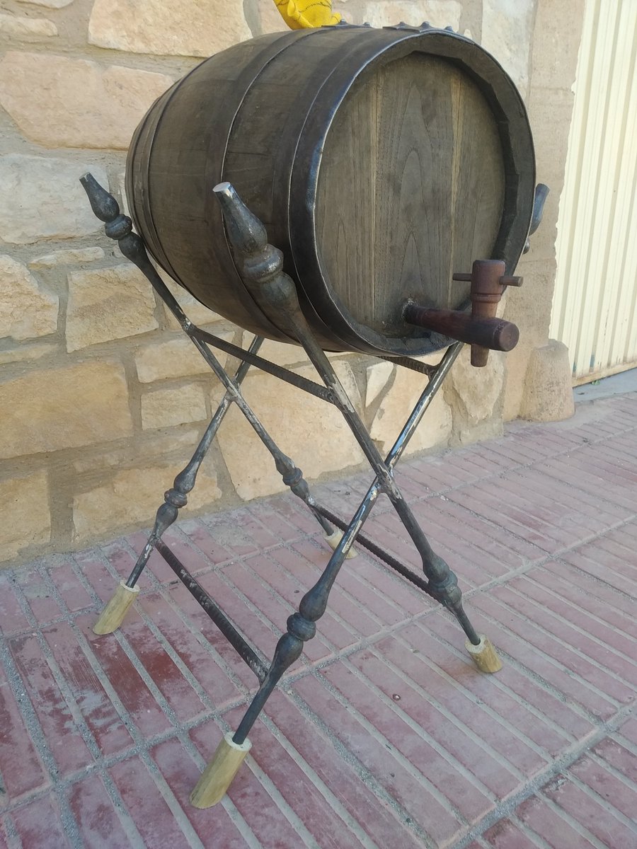 Barrica reacondicionada.soporte a medida y a punto para llenar de birra 🍻🍻😁