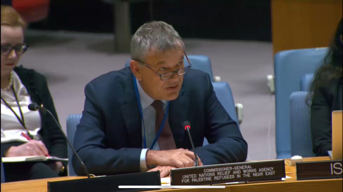 En el norte de Gaza, los bebés y los niños pequeños han empezado a morir de desnutrición y deshidratación.
Al otro lado de la frontera, alimentos y agua potable esperan.
Pero a <a href="/UNRWA/">UNRWA</a> se le niega el permiso para entregar esta ayuda y salvar vidas.
<a href="/UNLazzarini/">Philippe Lazzarini</a>