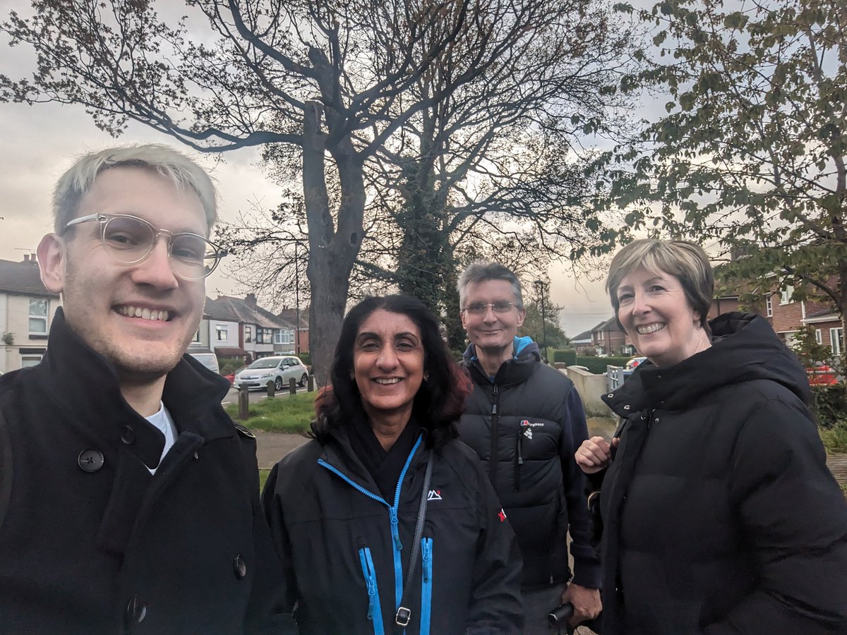 We had all weathers today - rain, sun and wind across Earlsdon, campaigning for @RichParkerLab @SimonFosterPCC and our local candidate @AntforLabour . 

Strong support as ever from Earlsdon residents.

Thanks to our volunteers and @CoopParty for joining us too. 
@CoopPartyLocal