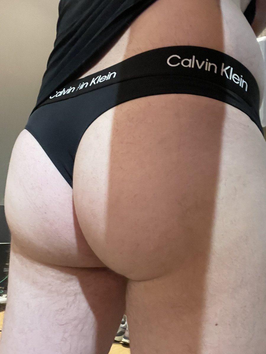 Benbistring's tweet photo. Nouveau maillot string Calvin Klein. 
#CalvinKlein #string #speedo #swim #men #boystring #thong #ck https://t.co/Kg72b2agV7