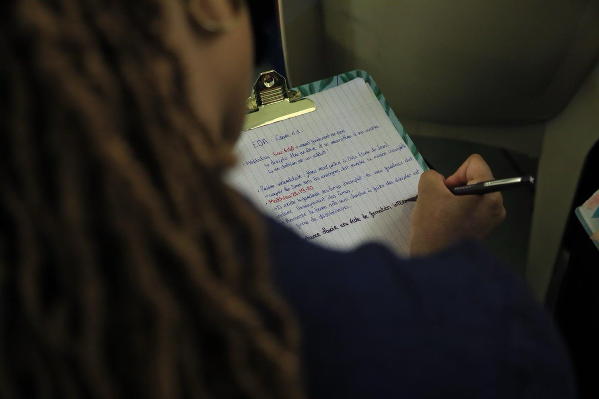 _axelLevi's tweet photo. C’était la rentrée de notre école des disciples accomplis ce soir.

Le Seigneur nous a convaincu de mettre en place une école de formation interne pour travailler efficacement à la formation de ses brebis.

Réunir des foules c’est bien, mais en faire des disciples c’est mieux ! https://t.co/DbyB4OQyL6