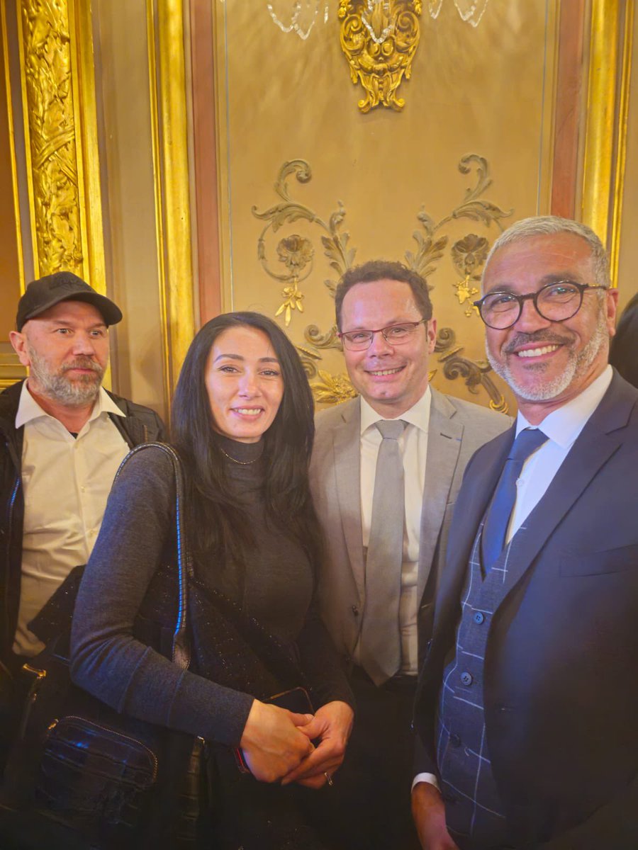 hayat_atia's tweet photo. Cérémonie des vœux de départ de Monsieur le Préfet à l’égalité des chances @SibilleauM .
Nous regretterons cet homme qui sans nul doute, a su s’approprier #Marseille comme aucun auparavant.
Des qualités humaines au service de nos quartiers.
Bon vent à vous Monsieur le Préfet!!!🙏🏼 https://t.co/QKGAV4Hgma