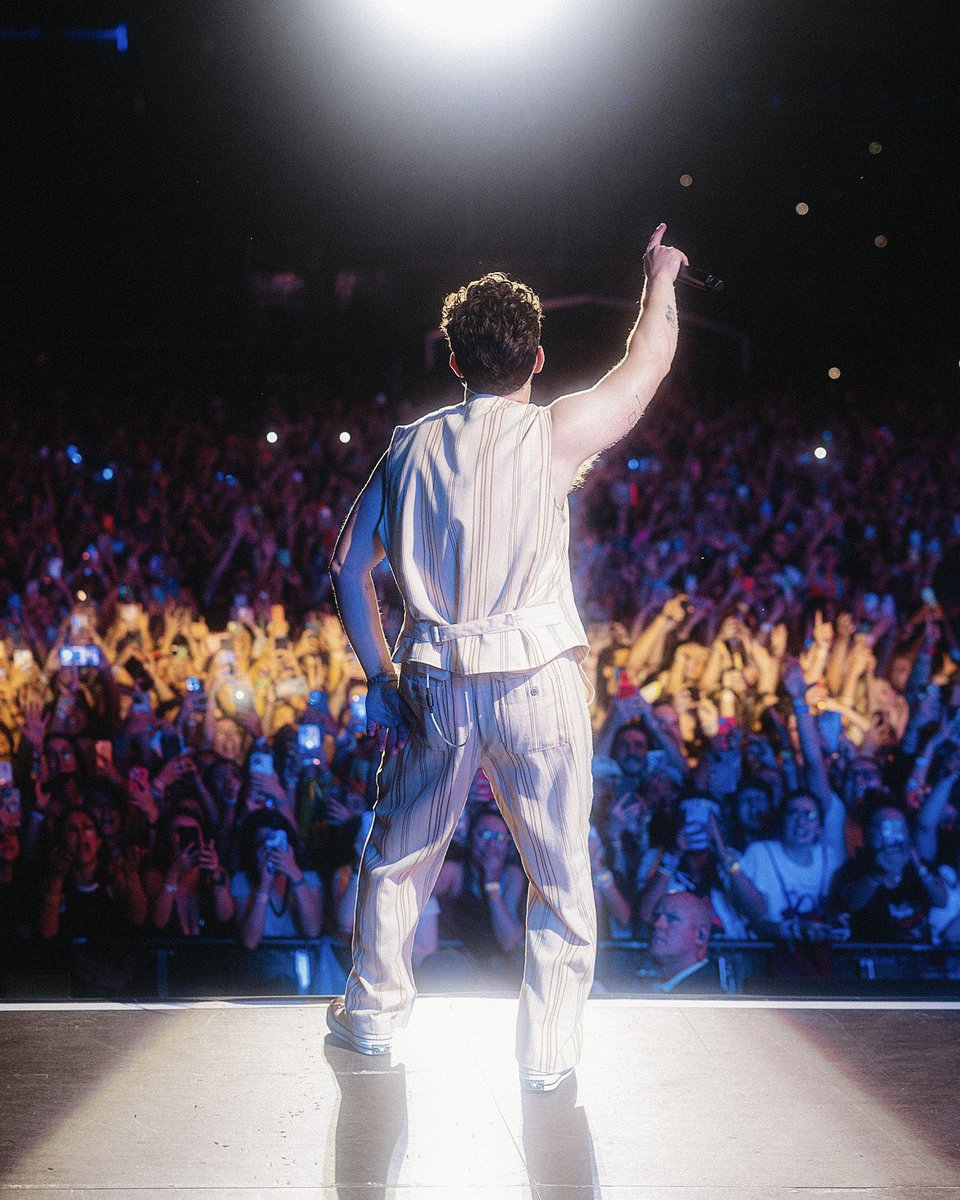 nickjonas's tweet photo. A beautiful crowd in São Paulo last night. Thank you Brazil 🇧🇷 We love you!

Uma linda multidão em São Paulo, a noite passada. Obrigado, Brasil.  🇧🇷 Amamos vocês! https://t.co/ZV7lqDKqjS