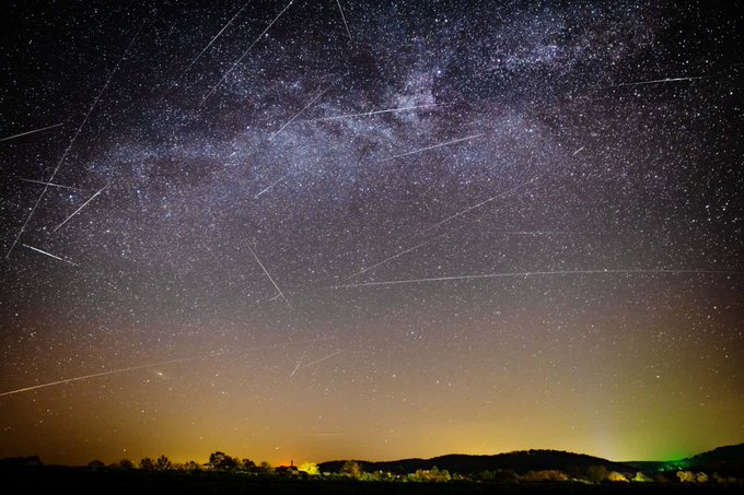 How to see the Lyrid meteor shower and when is the peak? Caused by debris from a comet thought to originate in the Oort Cloud, the Lyrid meteor shower peaks this year on April 22, and is best viewed from the northern hemisphere, says Abigail Beall newscientist.com/article/mg2623……