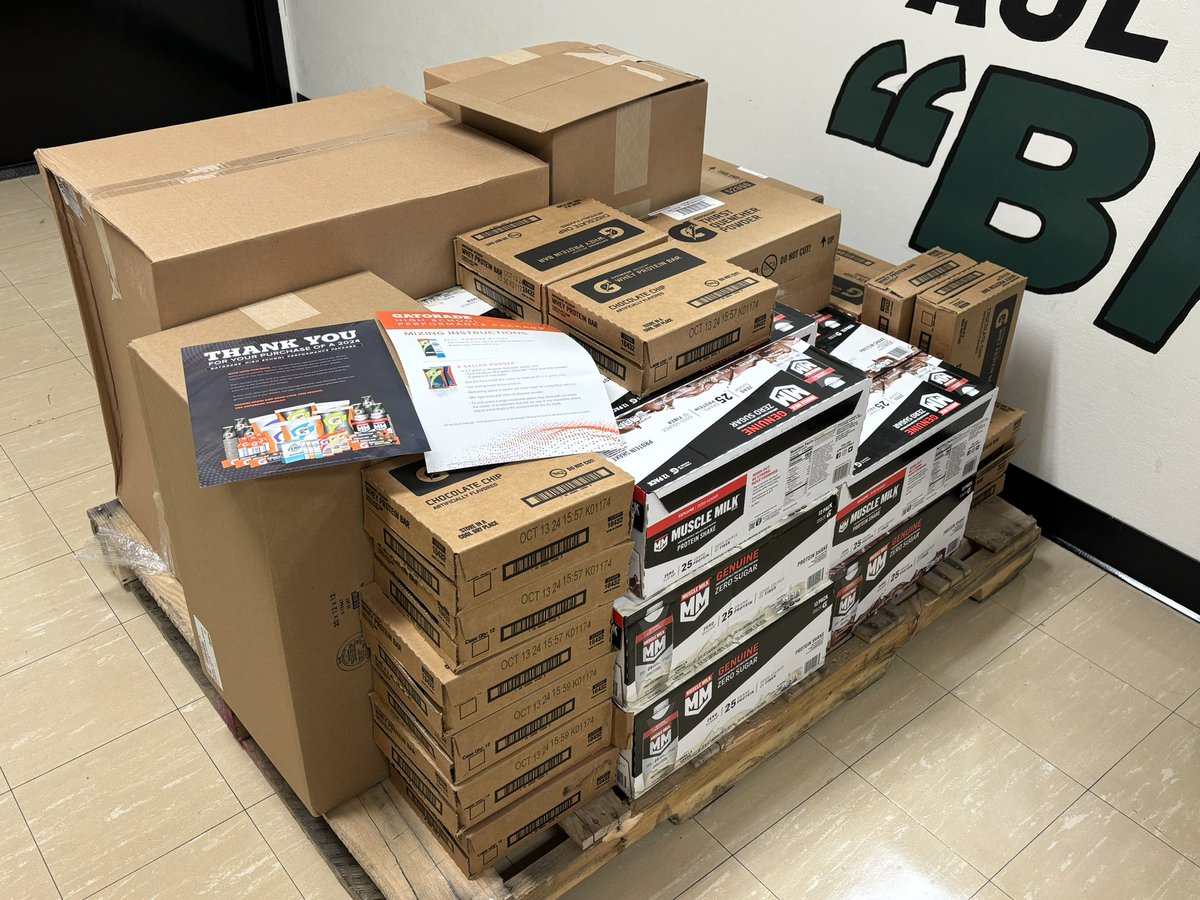 SpoofhoundFoot1's tweet photo. Thank you BSN for helping us fuel our student athletes. #GoodInGoodOut https://t.co/4JtFI8Kz5Q