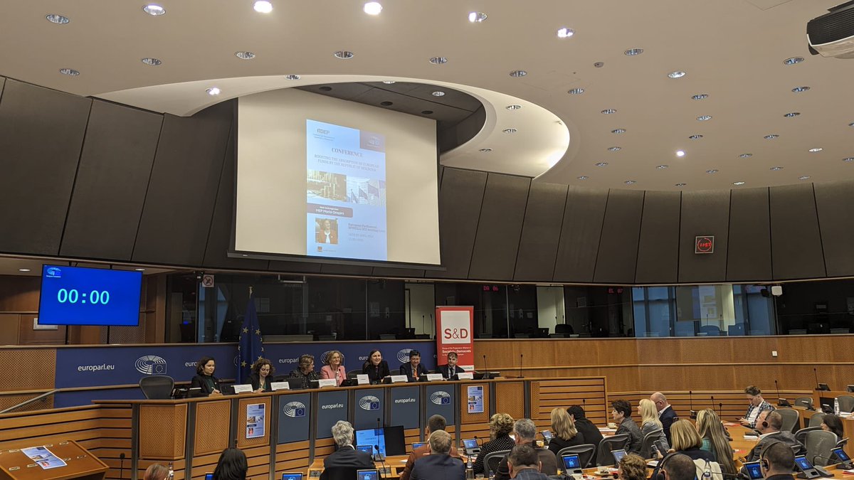 MDAmbEU's tweet photo. Delighted to be a speaker at the conference dedicated to strenghening the absorbtion capacity of 🇪🇺 funds in 🇲🇩 organized by MEP Maria Grapini. I pointed out the importance of matching the volume of 🇪🇺 assistance with the growing needs of 🇲🇩 in the context of 🇪🇺 integration. https://t.co/ZlPHcOTfbU