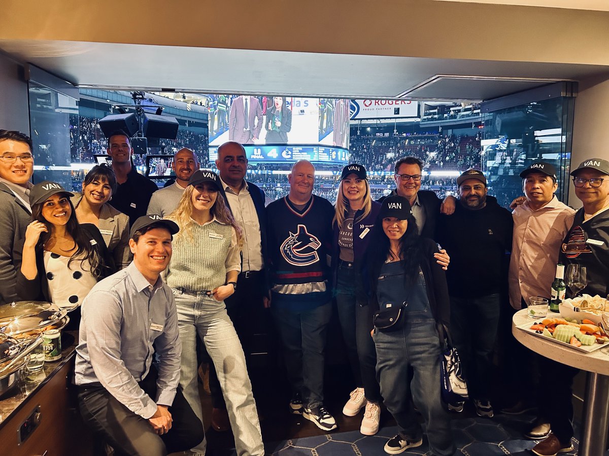 Our Movesters had an absolute blast this week, blending networking, learning, and some great views while catching the Calgary Flames take on the Canucks in Vancouver! Thanks to everyone who joined us for this fantastic mix of work and play. 🏒