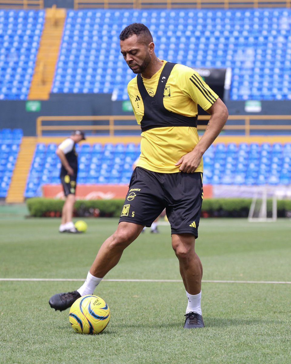 🧙🏼‍♂️🇧🇷 Un mago brasileño en medio campo…