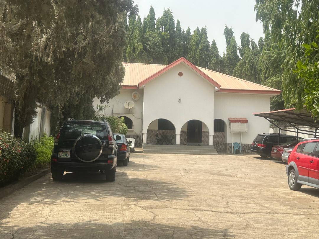 BichiMahmoud's tweet photo. *Aso Villa property For Sale*
5 bedrooms bungalow
*Size:* 1000sqms
*Purpose:* Residential.
*Title:* C of O.
*Price:* #950m
Video available on request https://t.co/0WIAJMMCUp