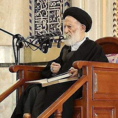 إذا سمعت أحد #الشيعة يسب #عمر فقل له: أي عمر تقصد...!؟ . عمر بن علي بن أبي طالب! أم عمر بن الحسن بن علي! أم عمر بن الحسين بن علي! أم عمر بن علي زين العابدين بن الحسين! أم عمر بن موسى الكاظم! === وإذا سمعت أحدهم يهتف( عائشة في النار... عائشة في النار) فاسأله: أي #عائشة تقصد...!؟
