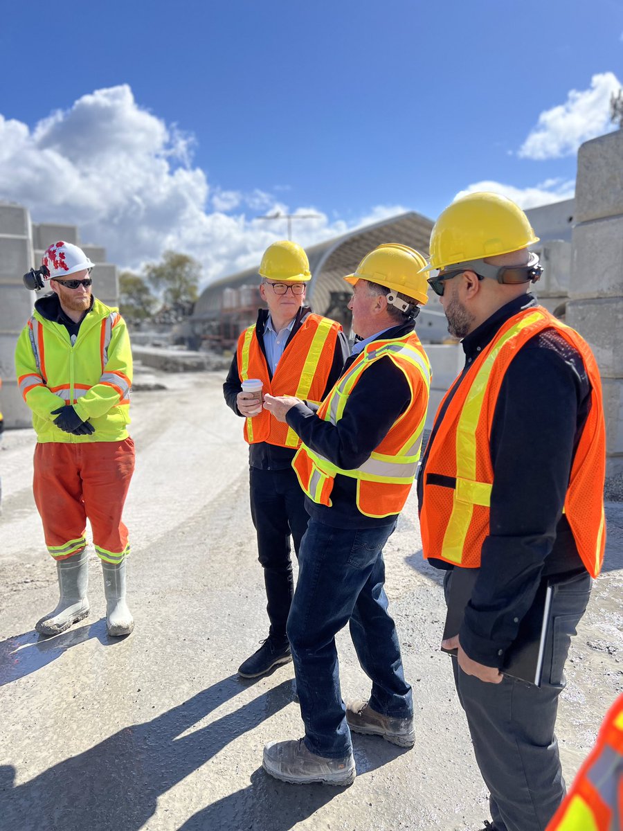 Thank you to Roveen Kandola of Riverside Recycling and Jay Drew of @LockBlockLtd for hosting @KevinFalcon and I on Mitchell Island to learn more about concrete recycling practices. We discussed how a @voteBCUnited government will build a stronger economy and create more jobs.