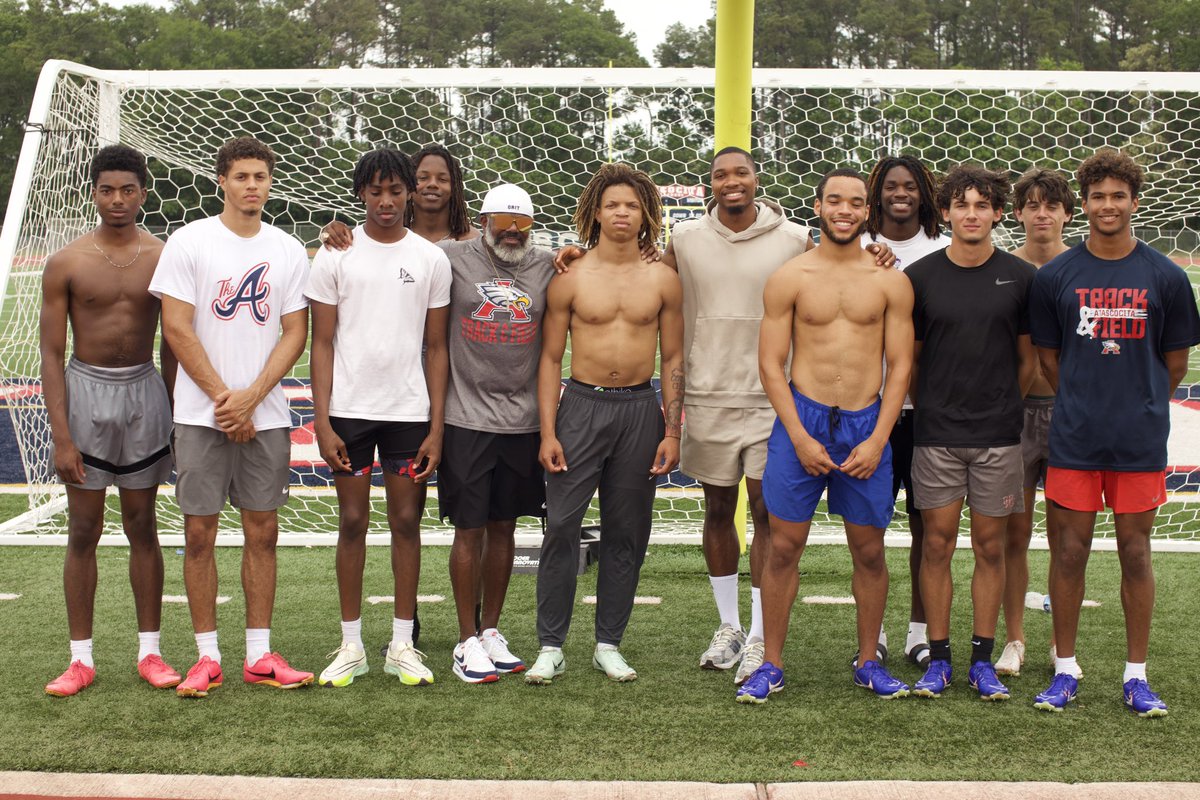 Shout out to One of the best HS track teams of all time. These kids are special! <a href="/Coach_Lil_Erv/">Elton Ervin</a>