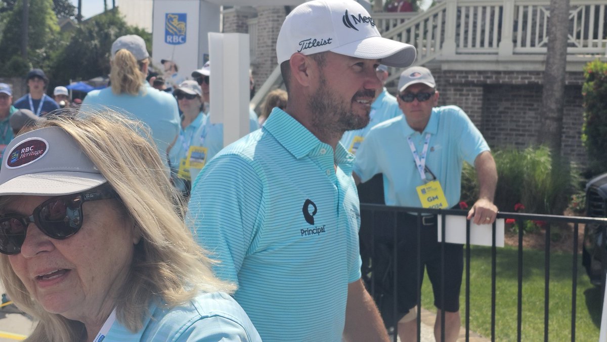 Savannah Native @harmanbrian signing autographs at @RBC_Heritage after playing in the Pro-Am.