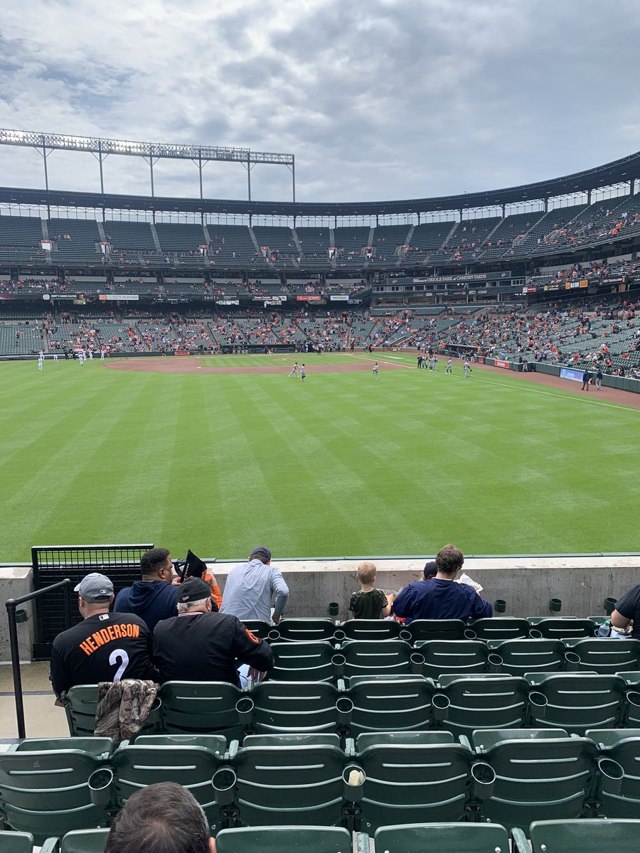 rjhurley27's tweet photo. What a beautiful day for a walkoff! Let’s go Ced! 🧹🧹🧹 #wincolumn #OsMagic #AintTheBeerCold https://t.co/eK0HOAbiGo