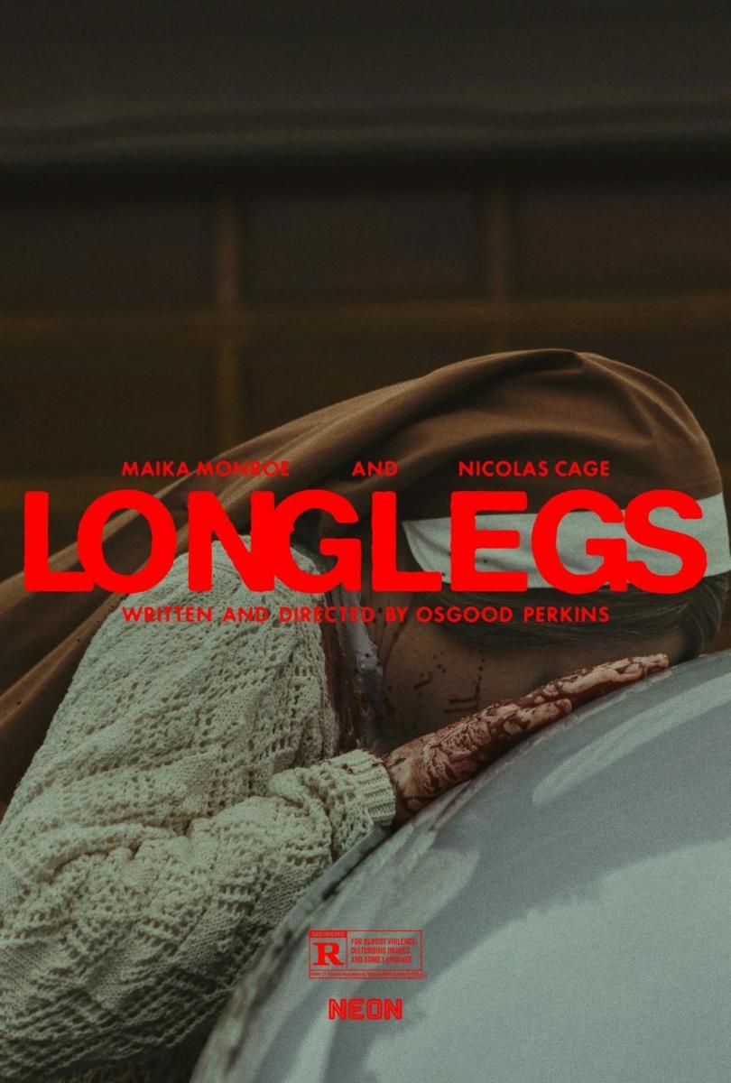 De las películas que más espero este año es LONGLEGS, un thriller psicológico sobre la búsqueda de un asesino en serie a través de pruebas ocultistas y extraños ritos, intentando darle caza antes de que asesine a una nueva familia. Ojo al trio protagonista y a sus avances: