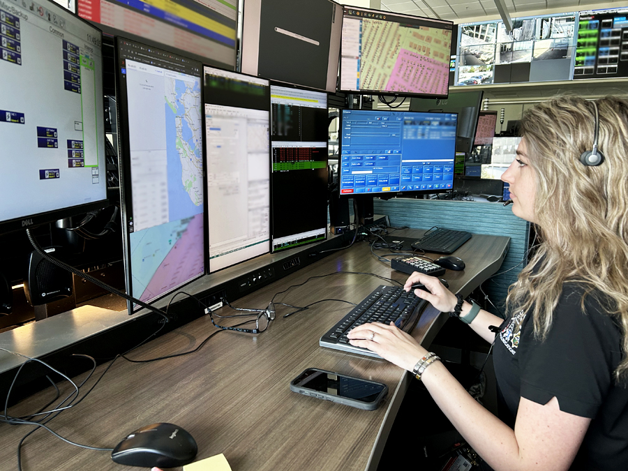 NEWS: County’s 911 center recognized as an “Emergency Medical Dispatch Center of Excellence.” It’s one of fewer than 100 with that honor in the world.
Here’s a behind-the-scenes look at the people who answer calls for help 24/7: smcgov.org/ceo/news/life-… #npstw2024  #dispatcherweek