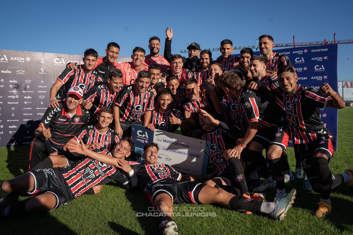 Pásame la botellaaaaa….🎶🎶
La actitud no se negocia 🇾🇪

¡RUMBO A 16avos! 🔜 

#ElOrgulloDeSerFunebrero🎩