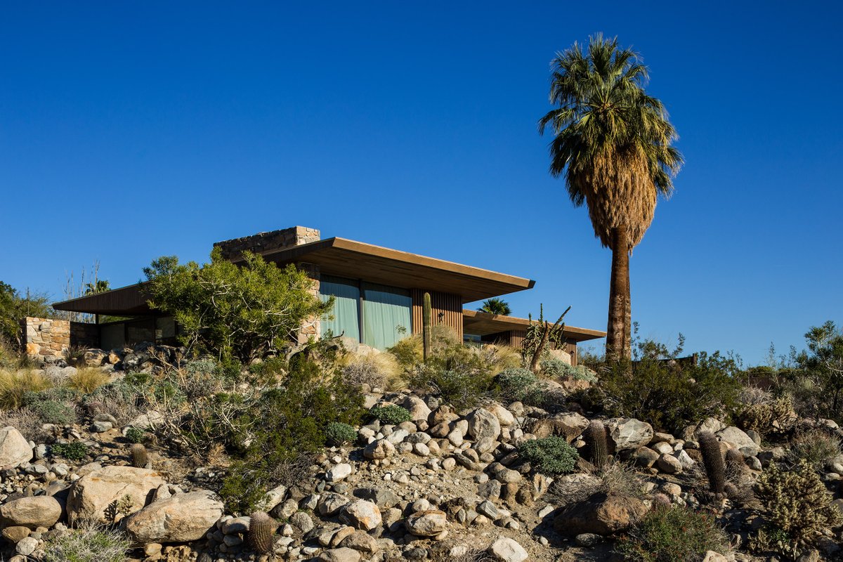 Architecture Tours by Modernism Week is a season-long series of carefully curated small group tours (now through June 2, 2024).

Learn more and book a tour: go.modtix.com/f/t2-2/archite…

📷: The Edris House (1954) by E. Stewart Williams. Photo by Jake Holt