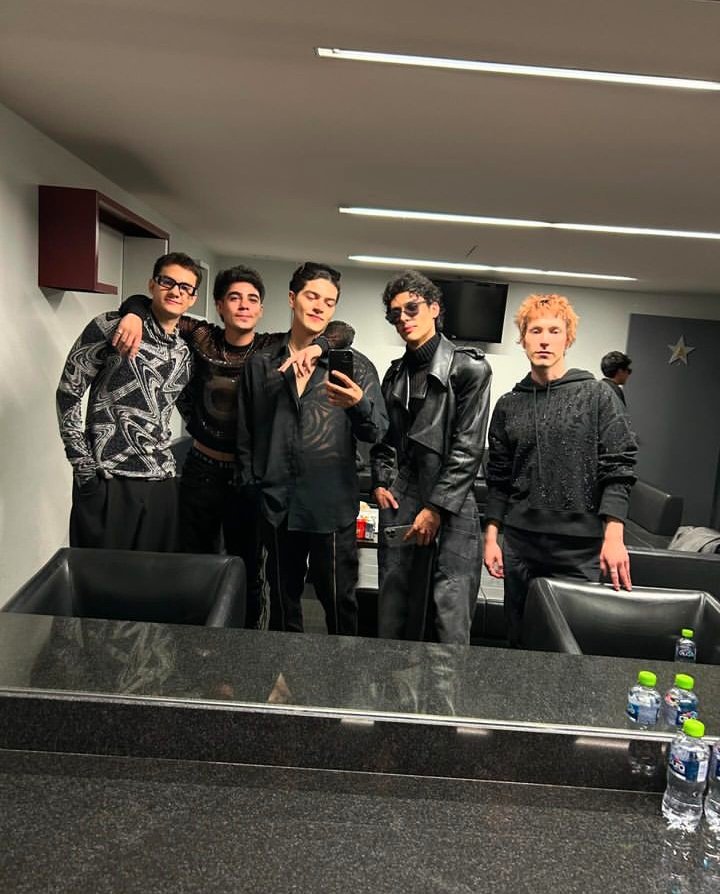 "nunca nos fuimos, siempre estuvimos y estaremos aquí" - alan navarro 2024 

CD9 RELOADED