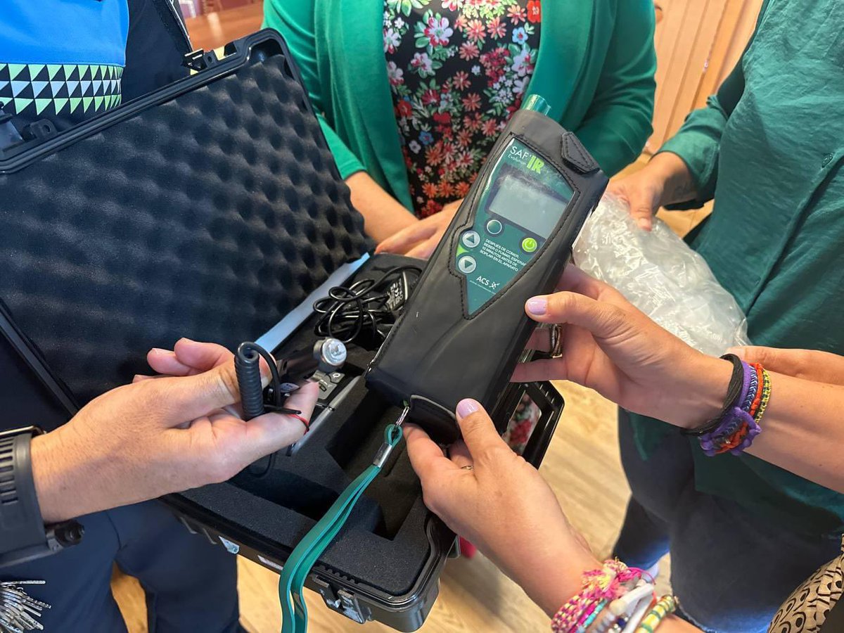 La #PolicíaLocal de #Tacoronte recibe de la <a href="/DGTes/">Dir. Gral. Tráfico</a> un etilómetro para el desarrollo de controles aleatorios de alcoholemia en la vía pública. El nuevo dispositivo se pondrá en marcha en los próximos días. 

#Seguridad #tráfico #movilidad